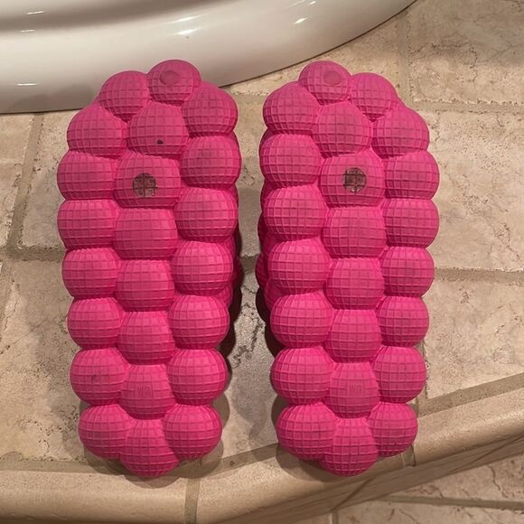 Hot Pink woman’s bubble slippers - Picture 6 of 6